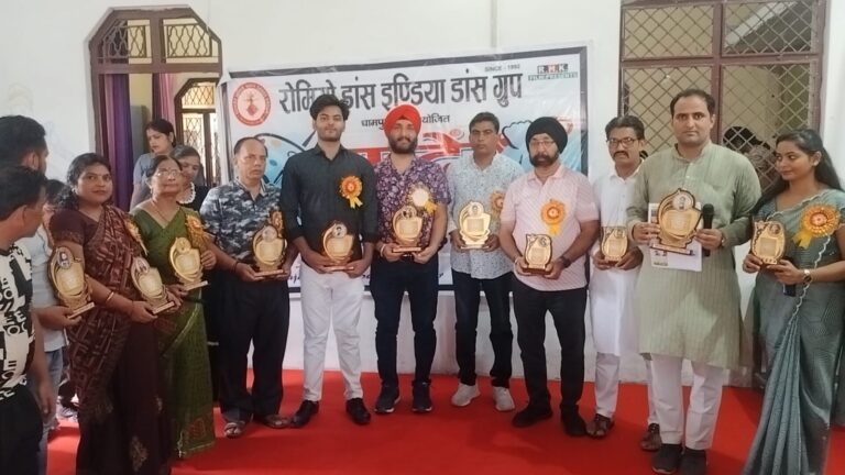 धामपुर में रोमियो डांस इंडिया ग्रुप द्वारा नृत्य गायन एवं चित्रकला (यादें) का आयोजन धामपुर में रोमियो डांस इंडिया ग्रुप द्वारा नृत्य गायन एवं चित्रकला (यादें) का आयोजन