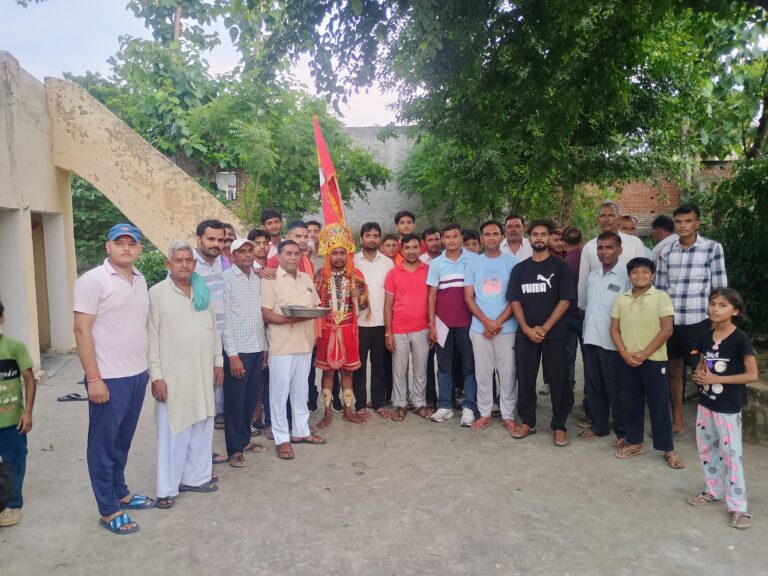 रामलीला समिति डाडा जलालपुर का ध्वजारोहण कार्यक्रम बड़े हर्षोल्लास के साथ बनाया गया