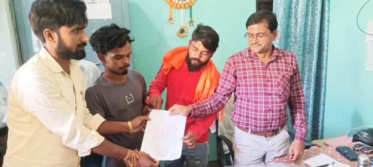 देवी देवताओं पर अशोभनीय टिप्पणी करने वाले शिक्षक पर हो कार्यवाही: बजरंगदल देवी देवताओं पर अशोभनीय टिप्पणी करने वाले शिक्षक पर हो कार्यवाही: बजरंगदल
