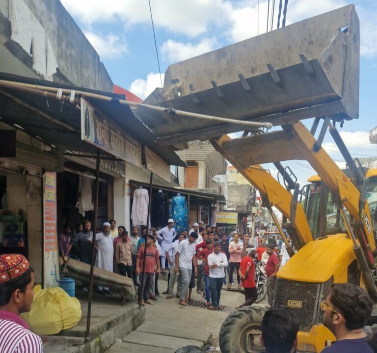 नगर पालिका ने शहर में चलाया अतिक्रमण अभियान नगर पालिका ने शहर में चलाया अतिक्रमण अभियान