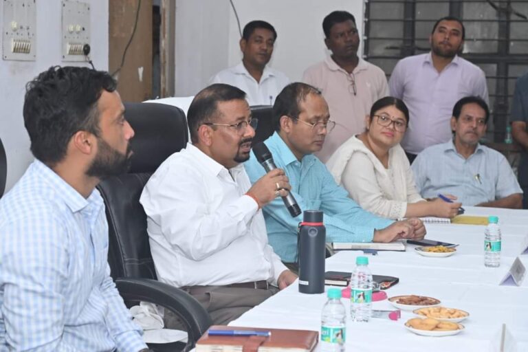लेखपाल तथा कानूनगो प्रशासन की रीढ़, डीएम लेखपाल तथा कानूनगो प्रशासन की रीढ़, डीएम